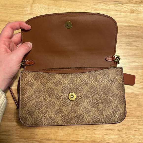 Coach purse - Picture 3 of 4